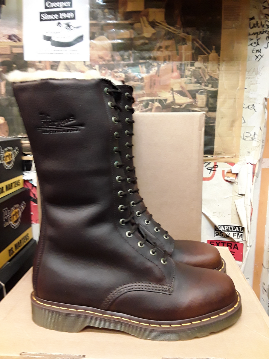 Dr martens 14 hole top cherry red