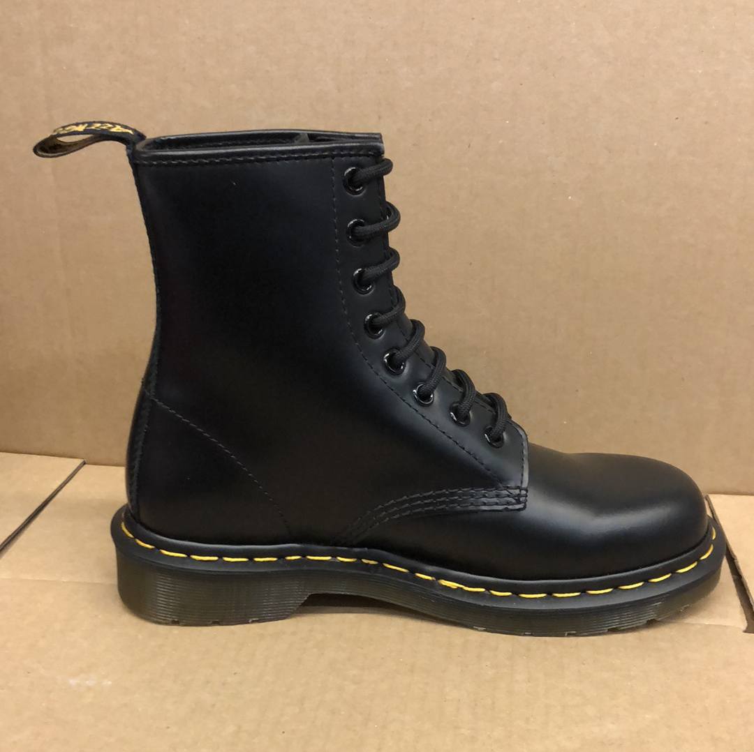 DR MARTENS BLACK LEATHER BOOT 1460 8 EYELET
