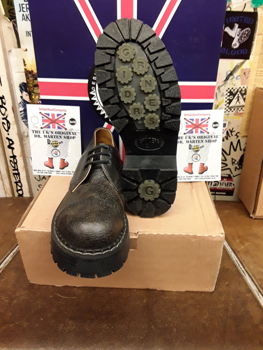 Grinders Boxer Made in England 3 Hole Black Crackle Steel Platform