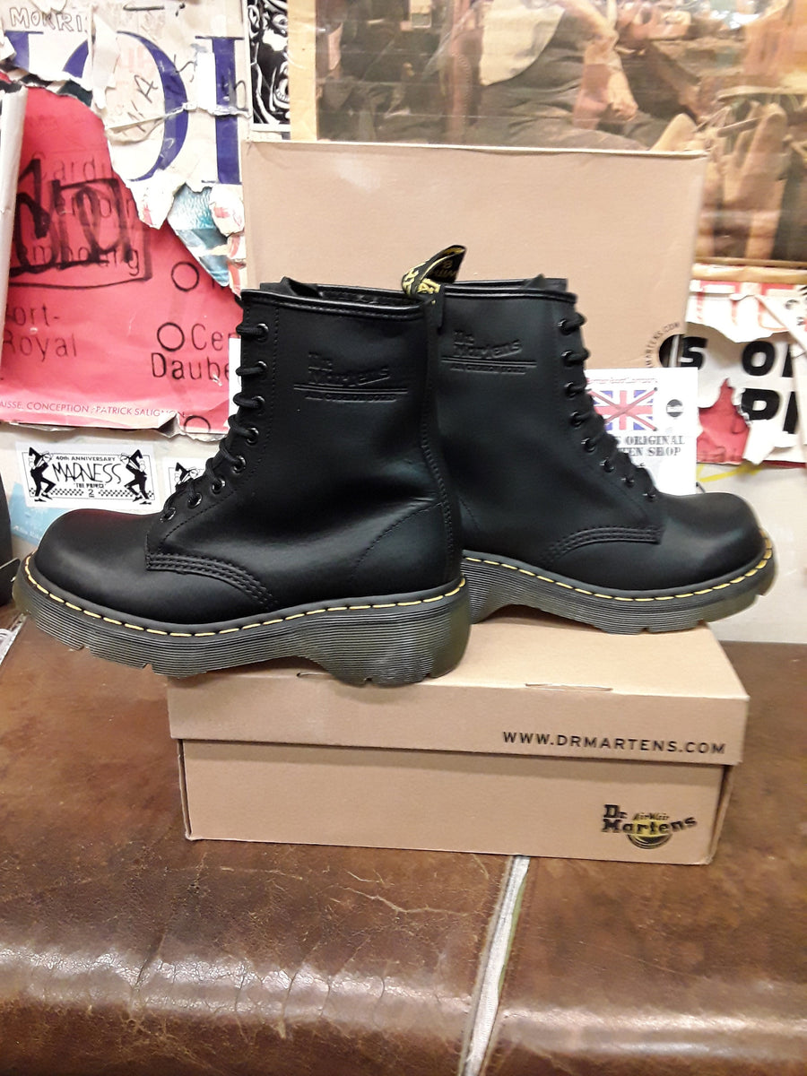 Dr Martens 8795 Black Waxy Hole Club Sole Size