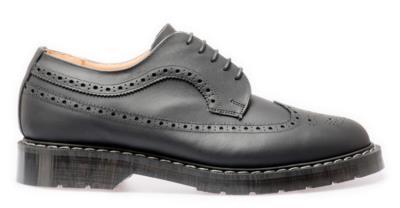 SOLOVAIR - BLACK GREASY LEATHER BROGUE (5 EYELET)