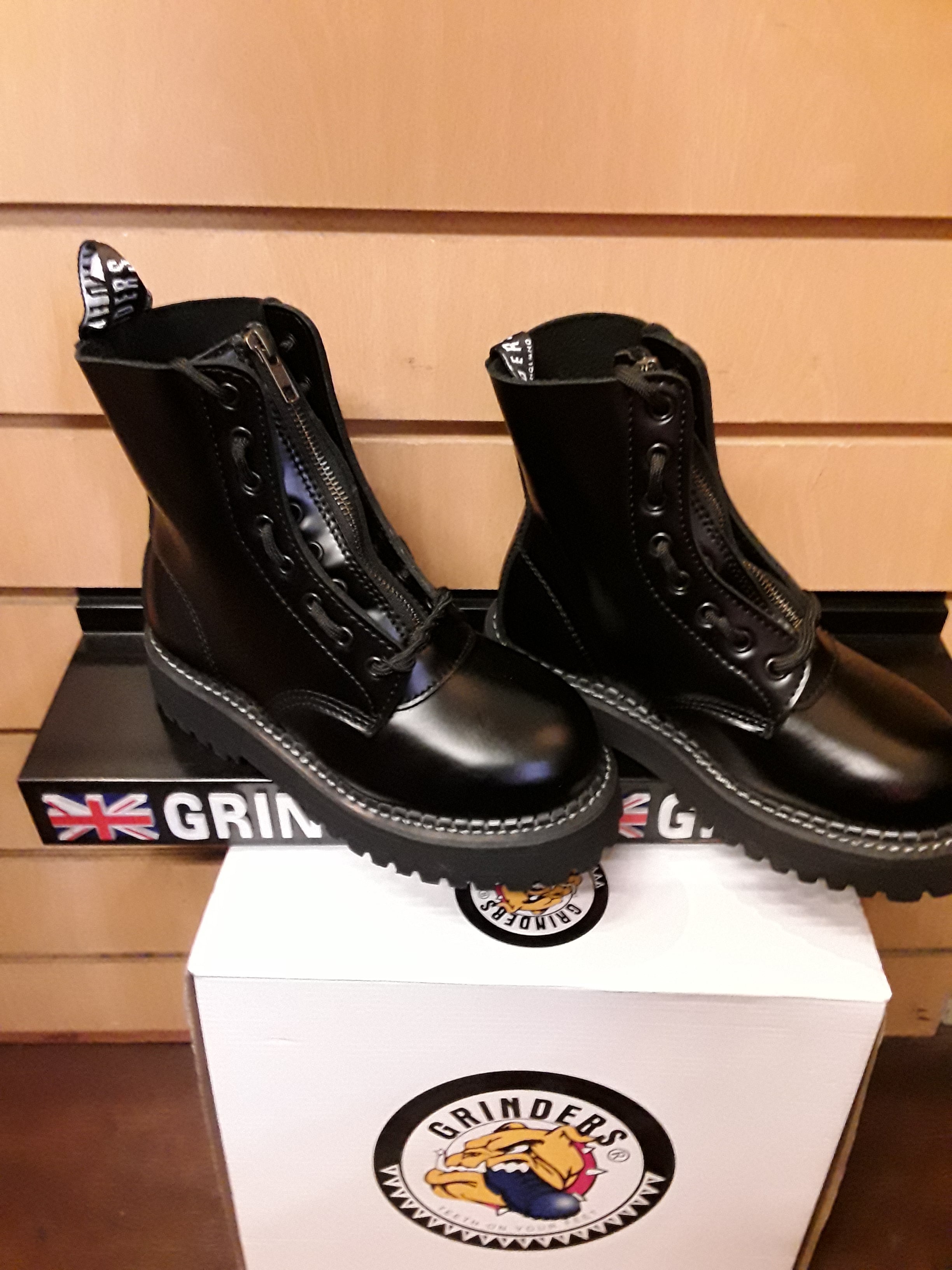 GRINDERS BLACK POLISHED LEATHER WITH ZIP AND LACE (8 HOLE)