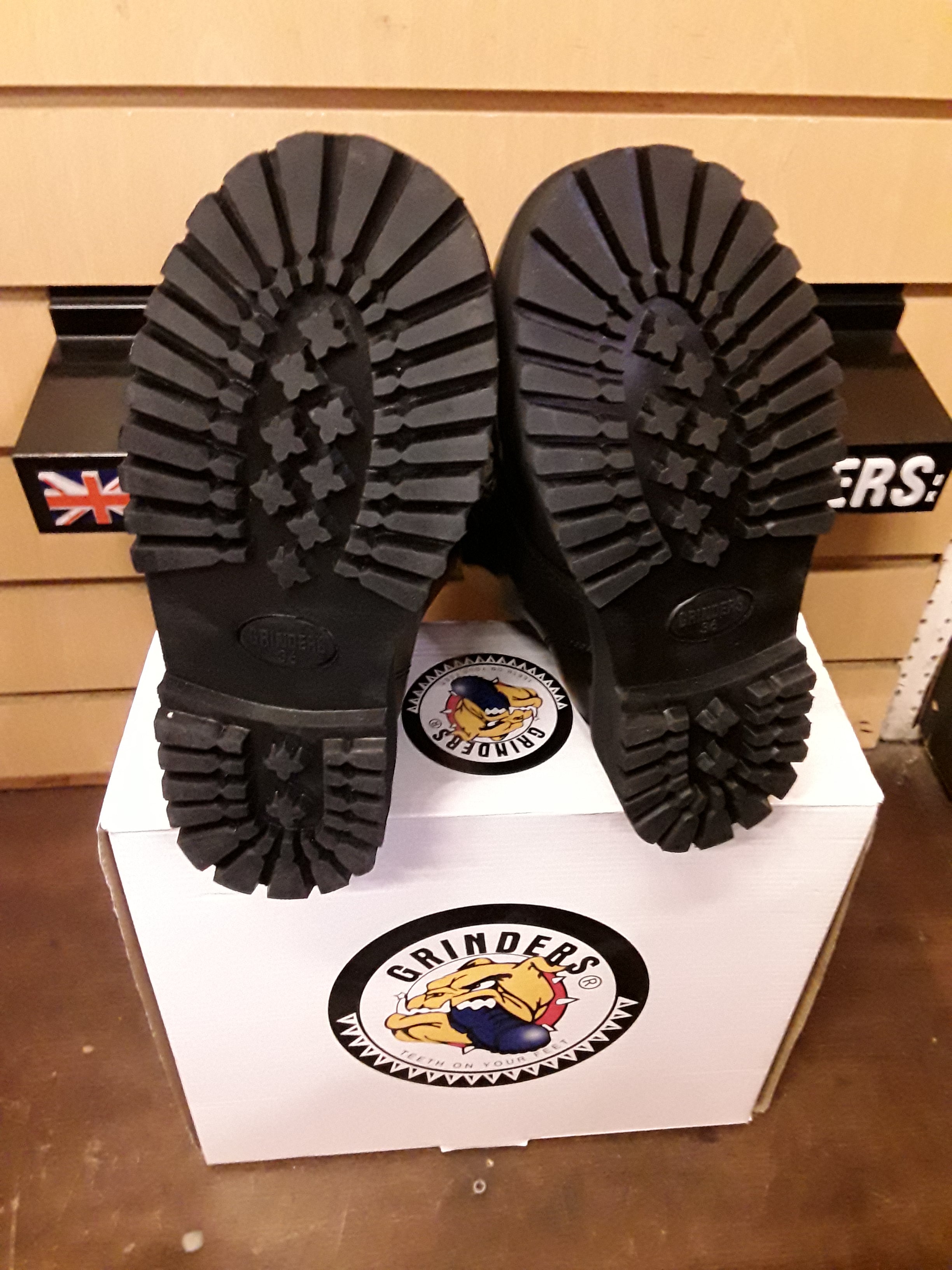 GRINDERS BLACK POLISHED LEATHER WITH ZIP AND LACE (8 HOLE)