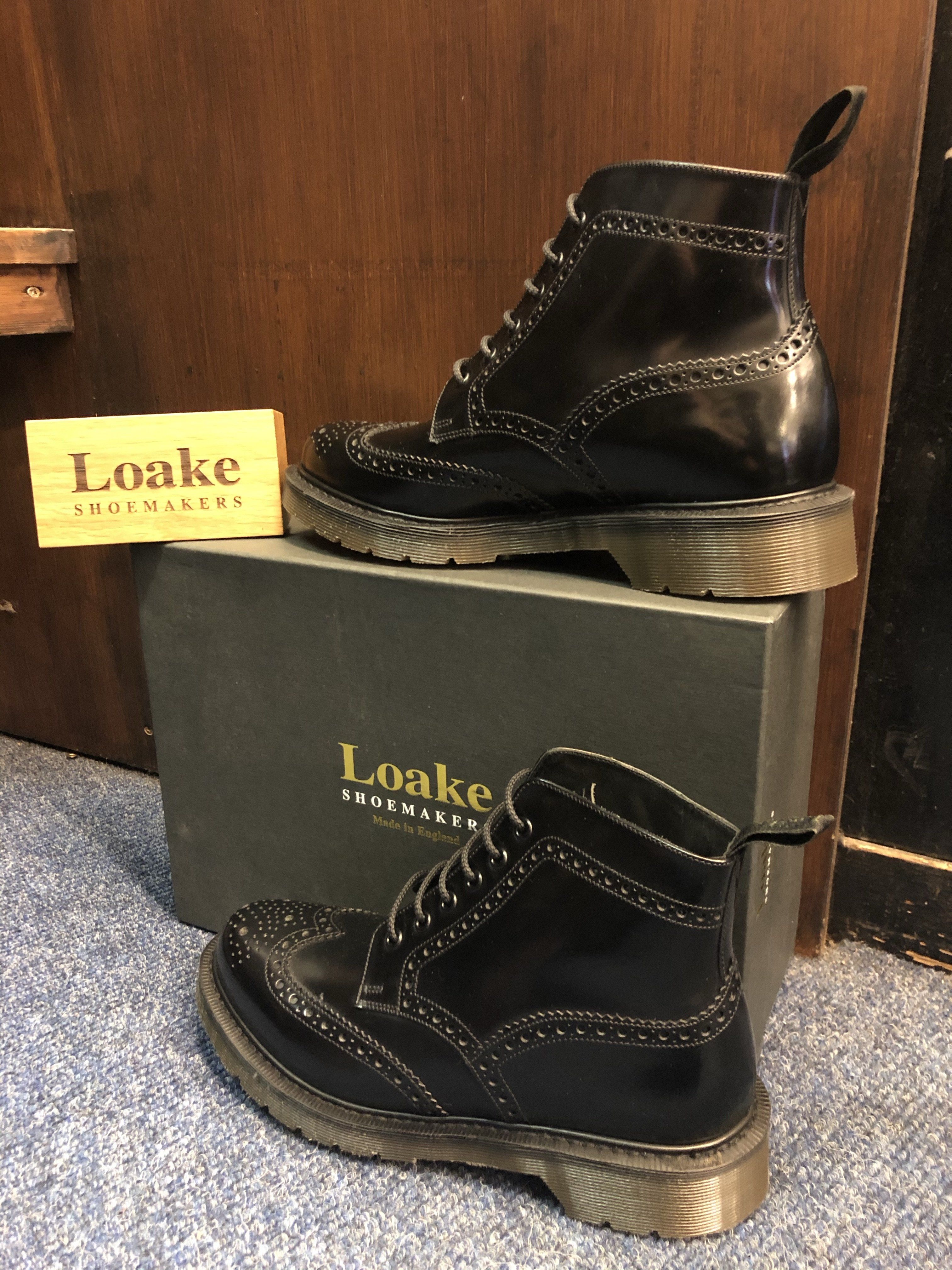 LOAKE - BLACK SMOOTH LEATHER BROGUE BOOT (860)