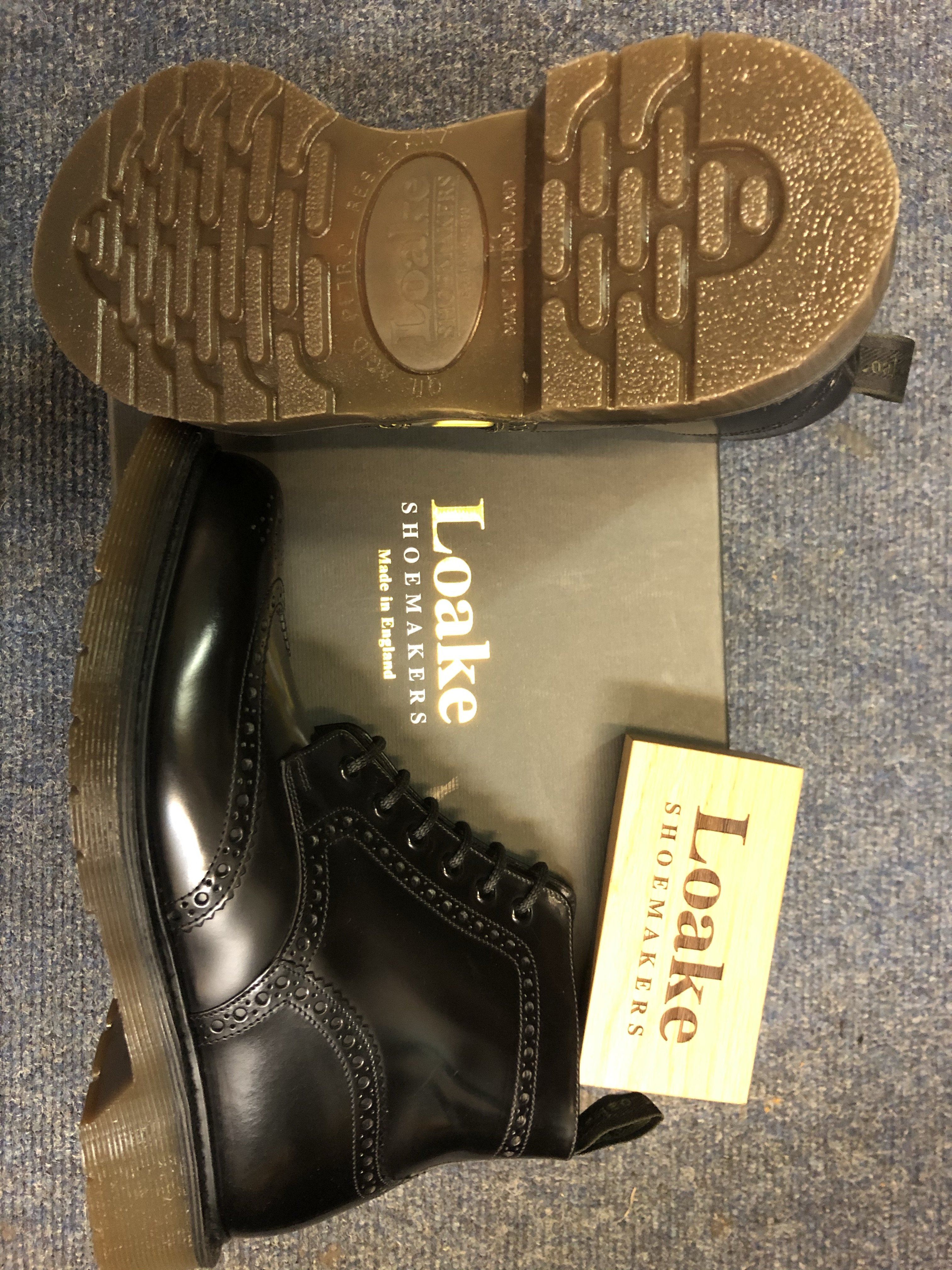 LOAKE - BLACK SMOOTH LEATHER BROGUE BOOT (860)