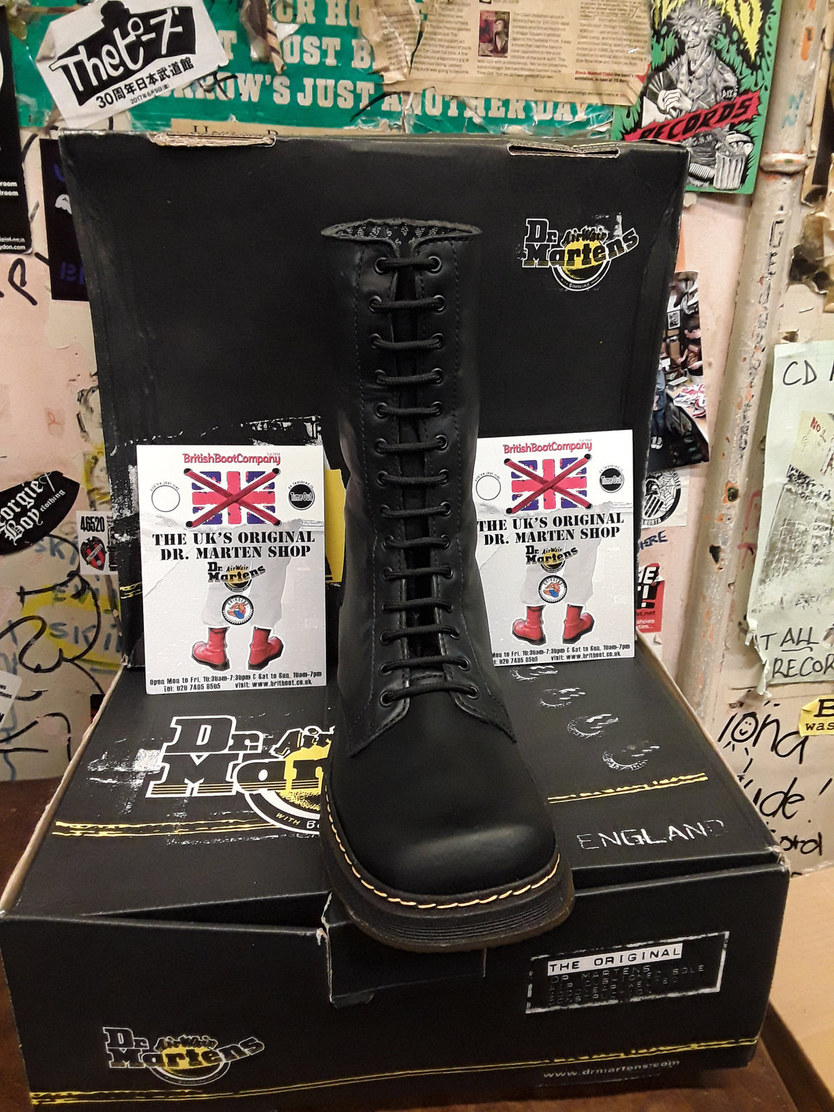 Dr Martens9780 Black 14 Hole Size 4