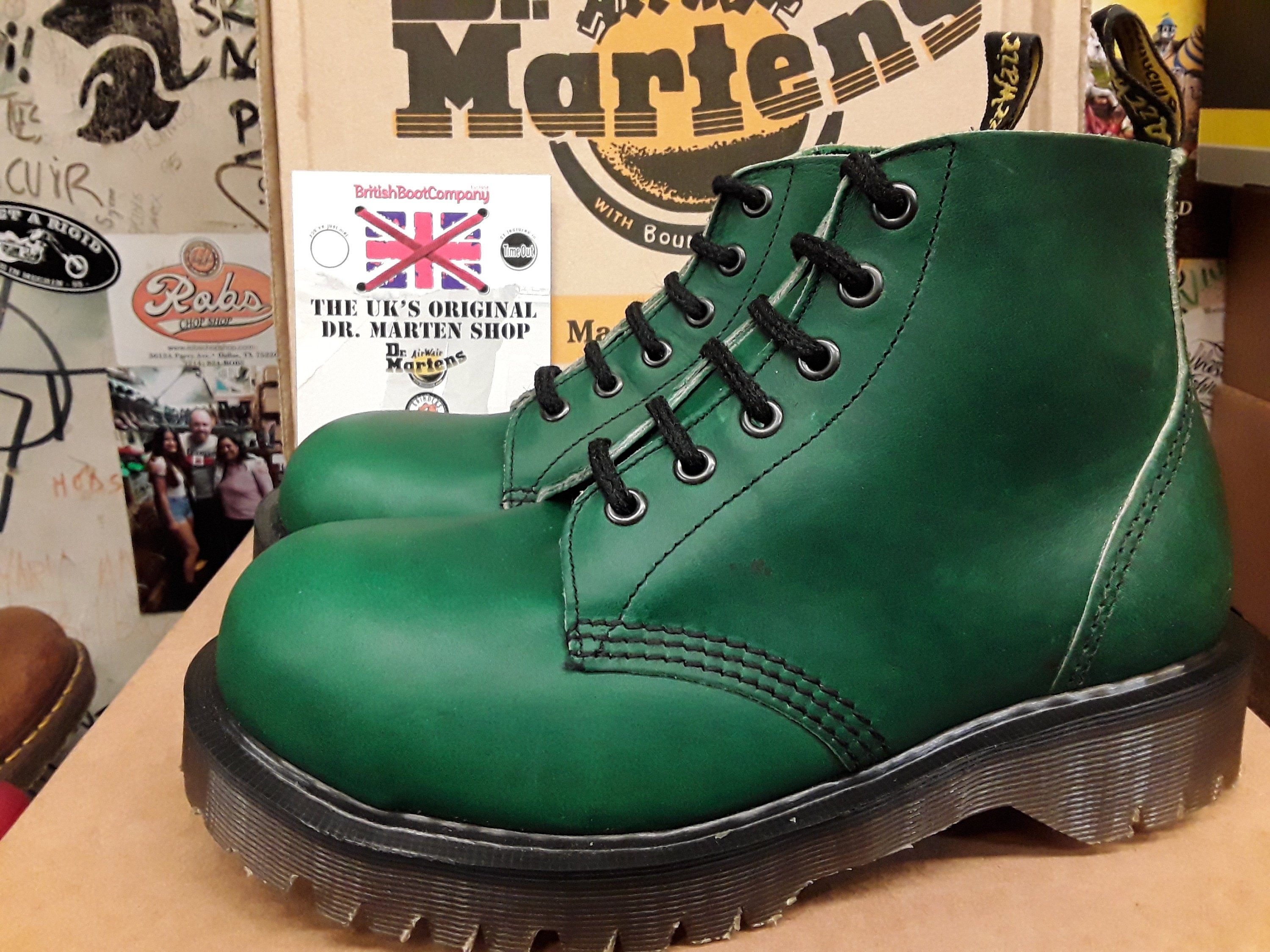 Dr Martens vintage Green waxy 6 hole boot, platform sole.size 4