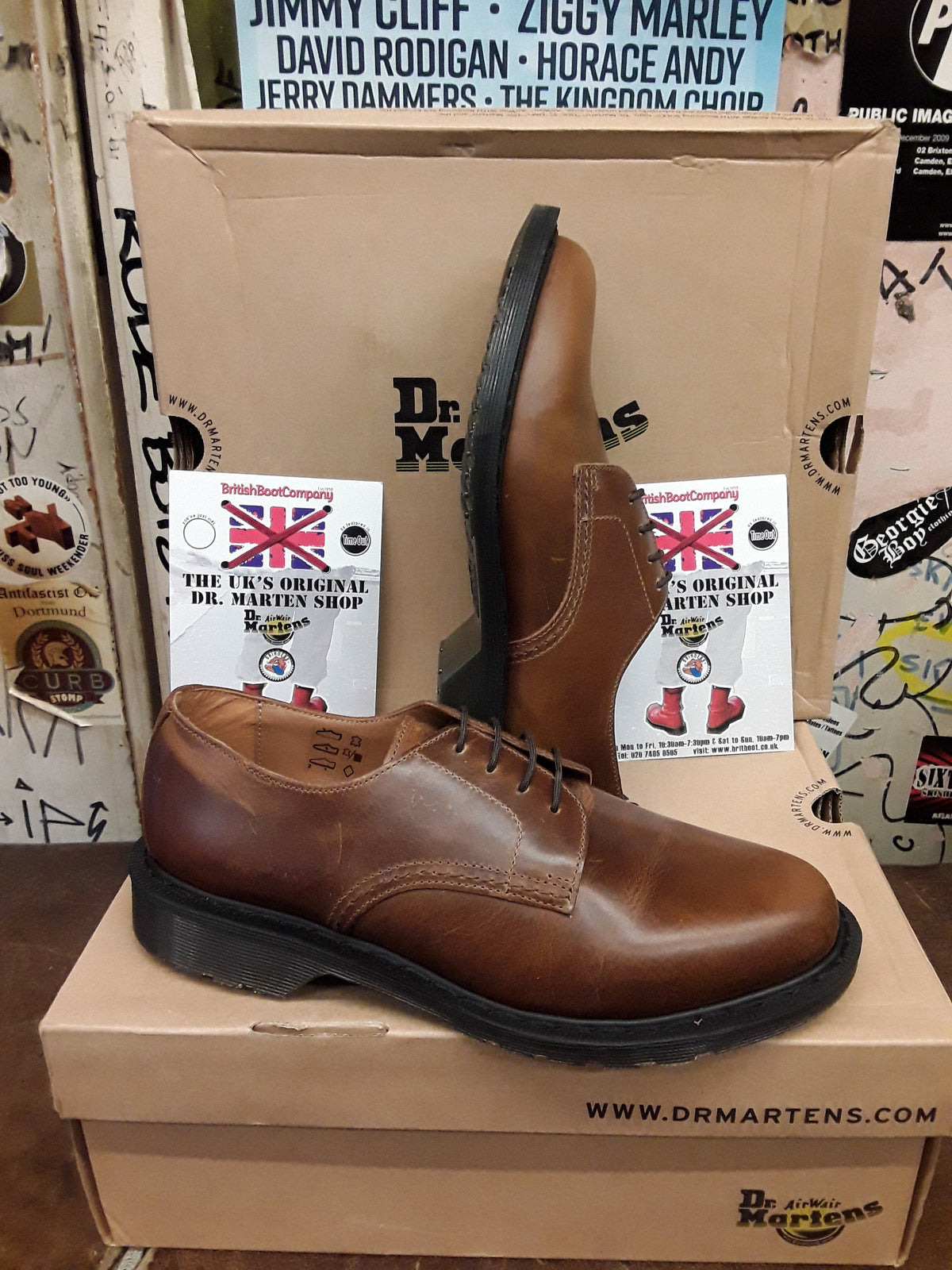 Dr Martens Octavius Tan Leather display picture 2