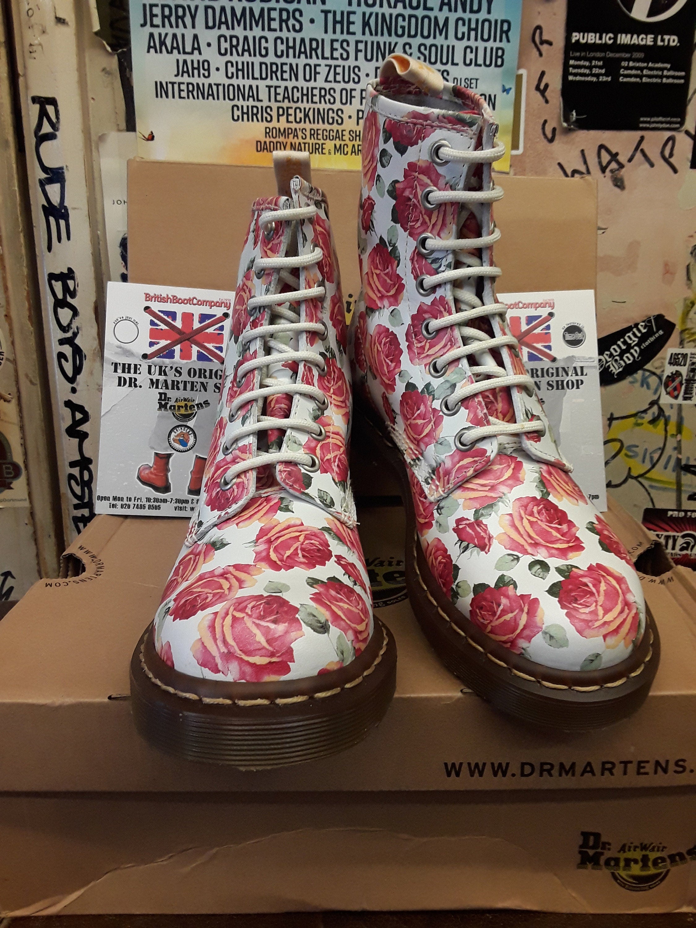 Bottes Dr. Martens 1460 Rose Vif Taille US 7 - 8 Yeux, Cuir, Occasion Parfait état
