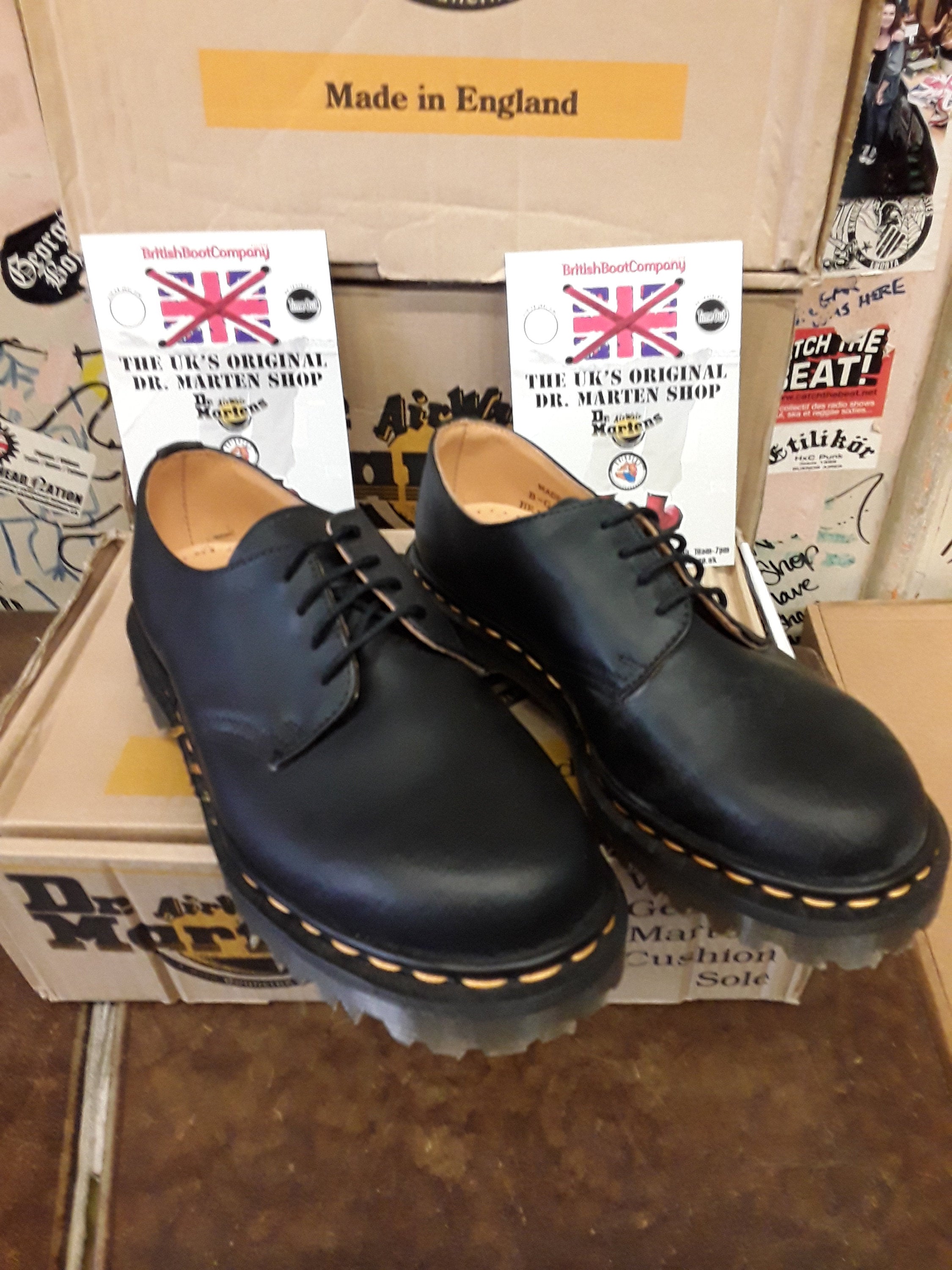 dr martens 1561