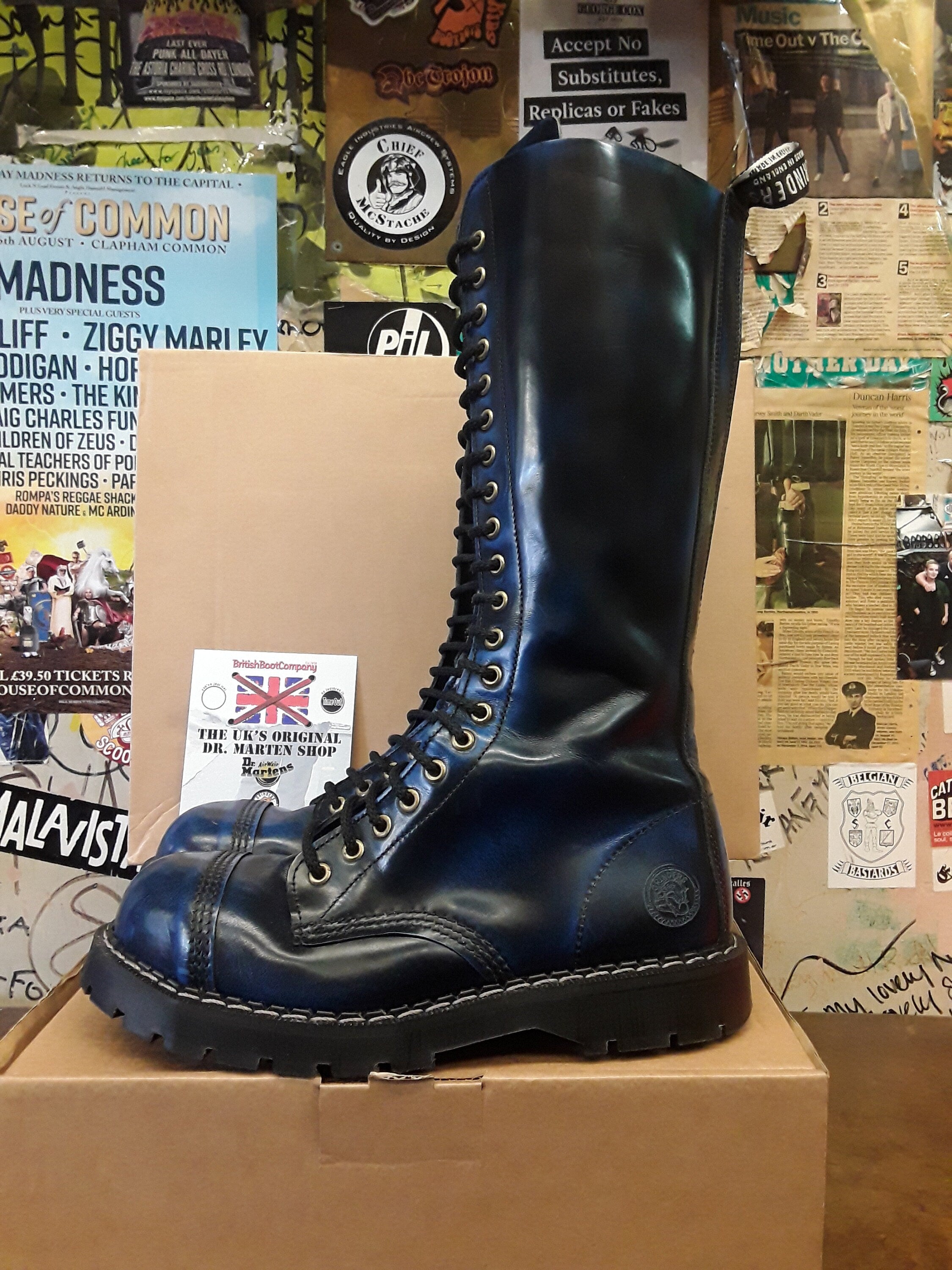 Grinders Made in England Blue Rub Off 20 Hole Steel Toe Boots Size 8