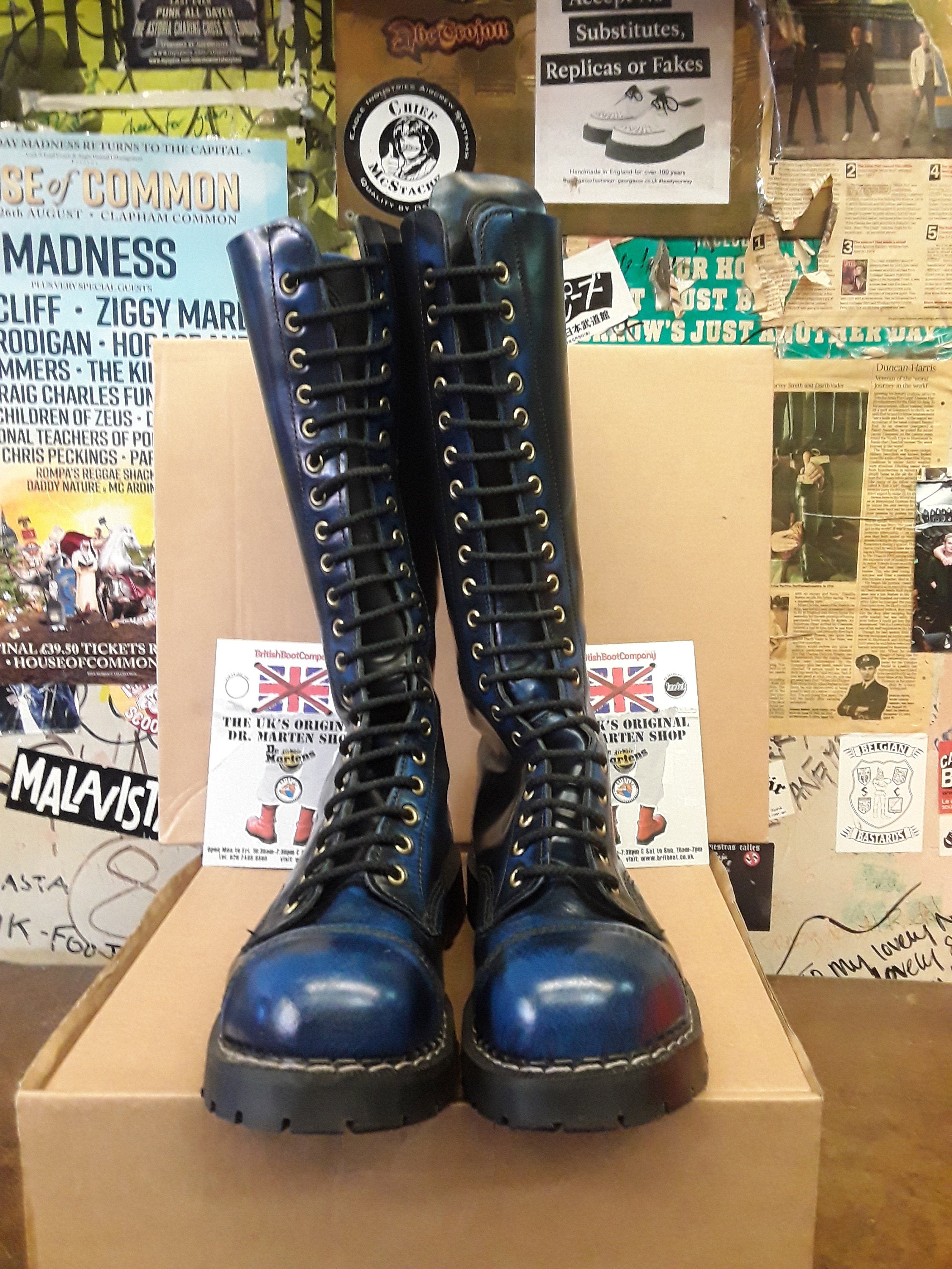 Grinders Made in England Blue Rub Off 20 Hole Steel Toe Boots Size 8