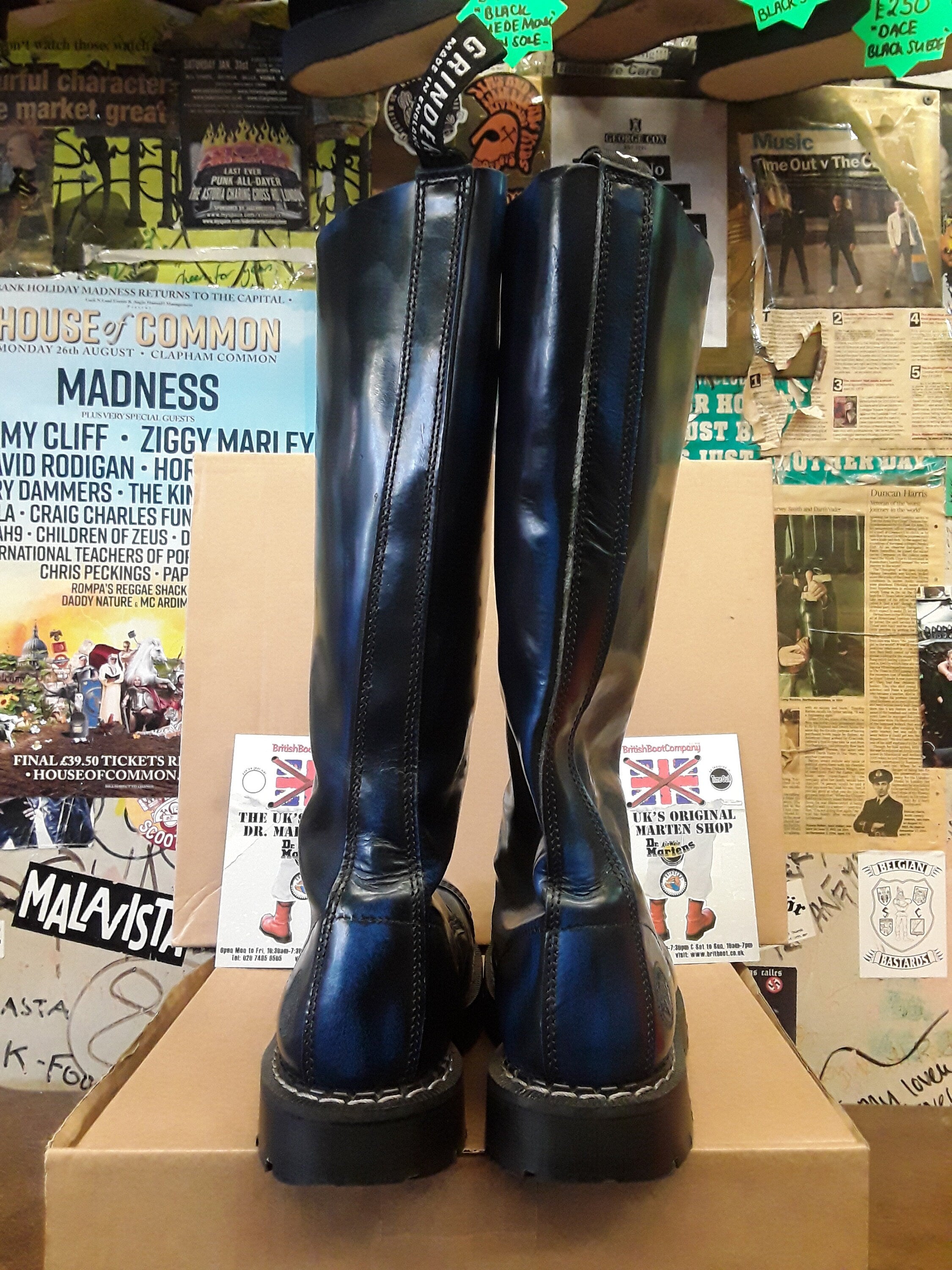 Grinders Made in England Blue Rub Off 20 Hole Steel Toe Boots Size 8