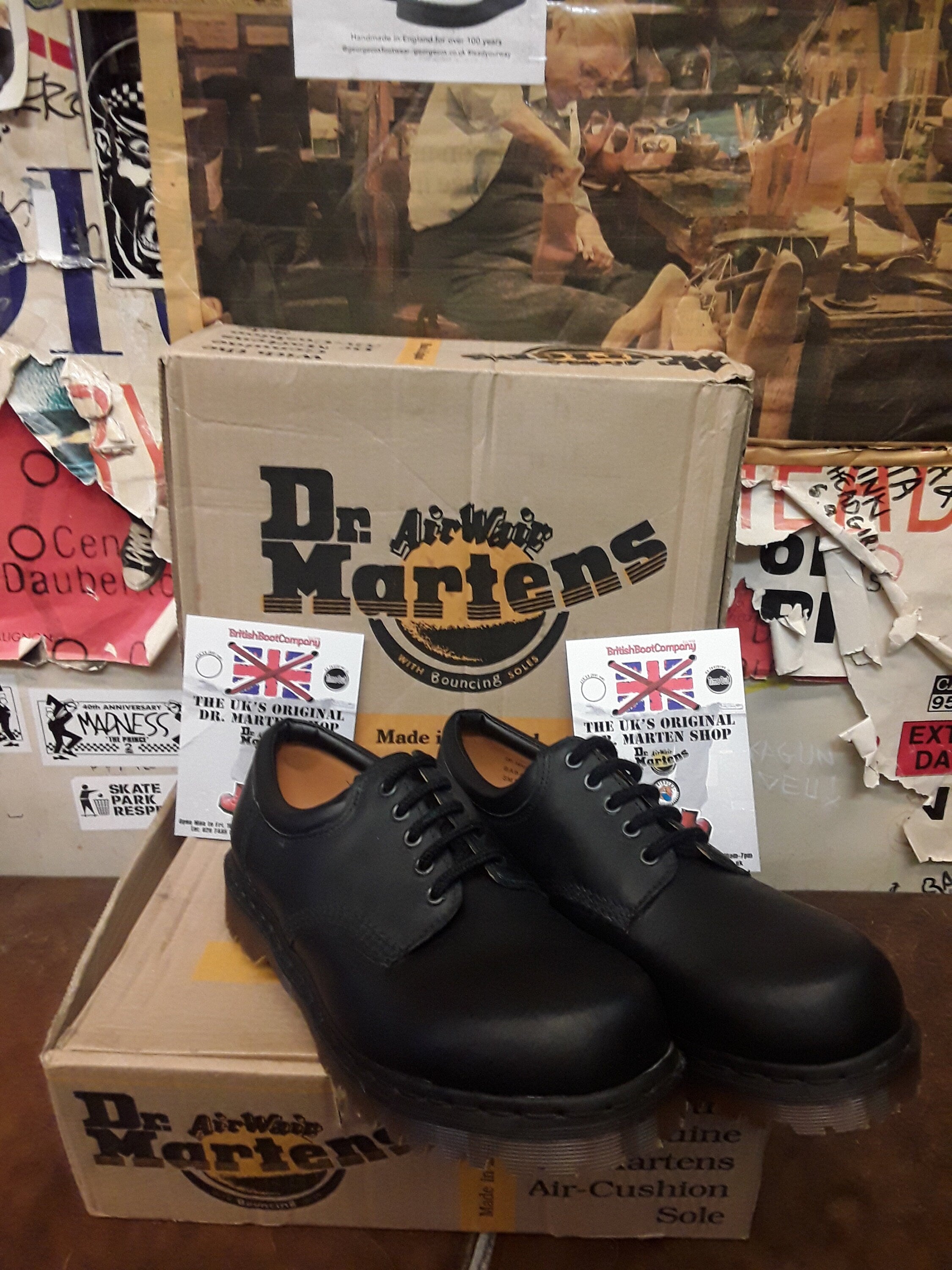 Dr Martens 8a84 Made in England Black 5 Eye