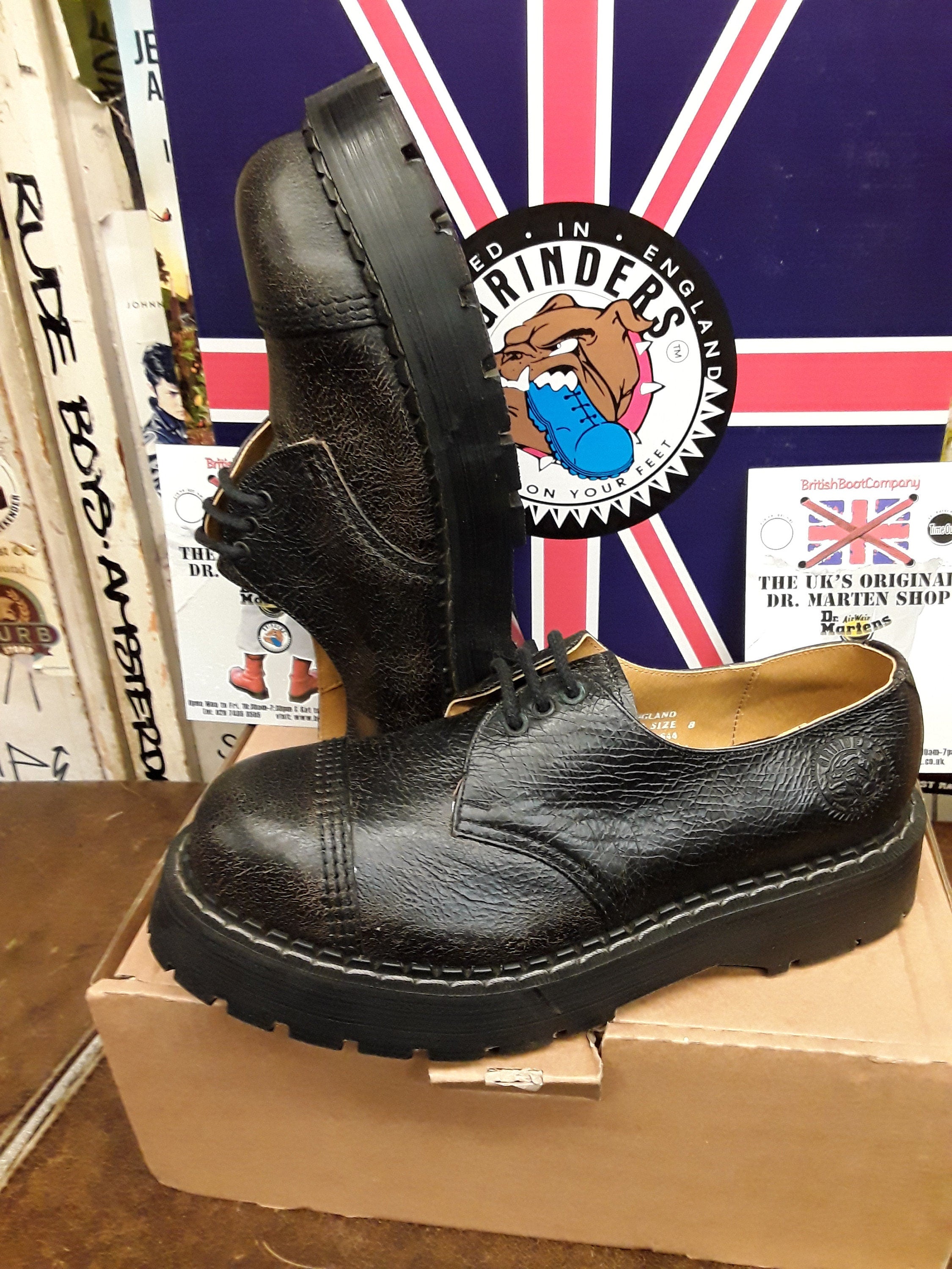 Grinders Boxer Made in England 3 Hole Black Crackle Steel Platform
