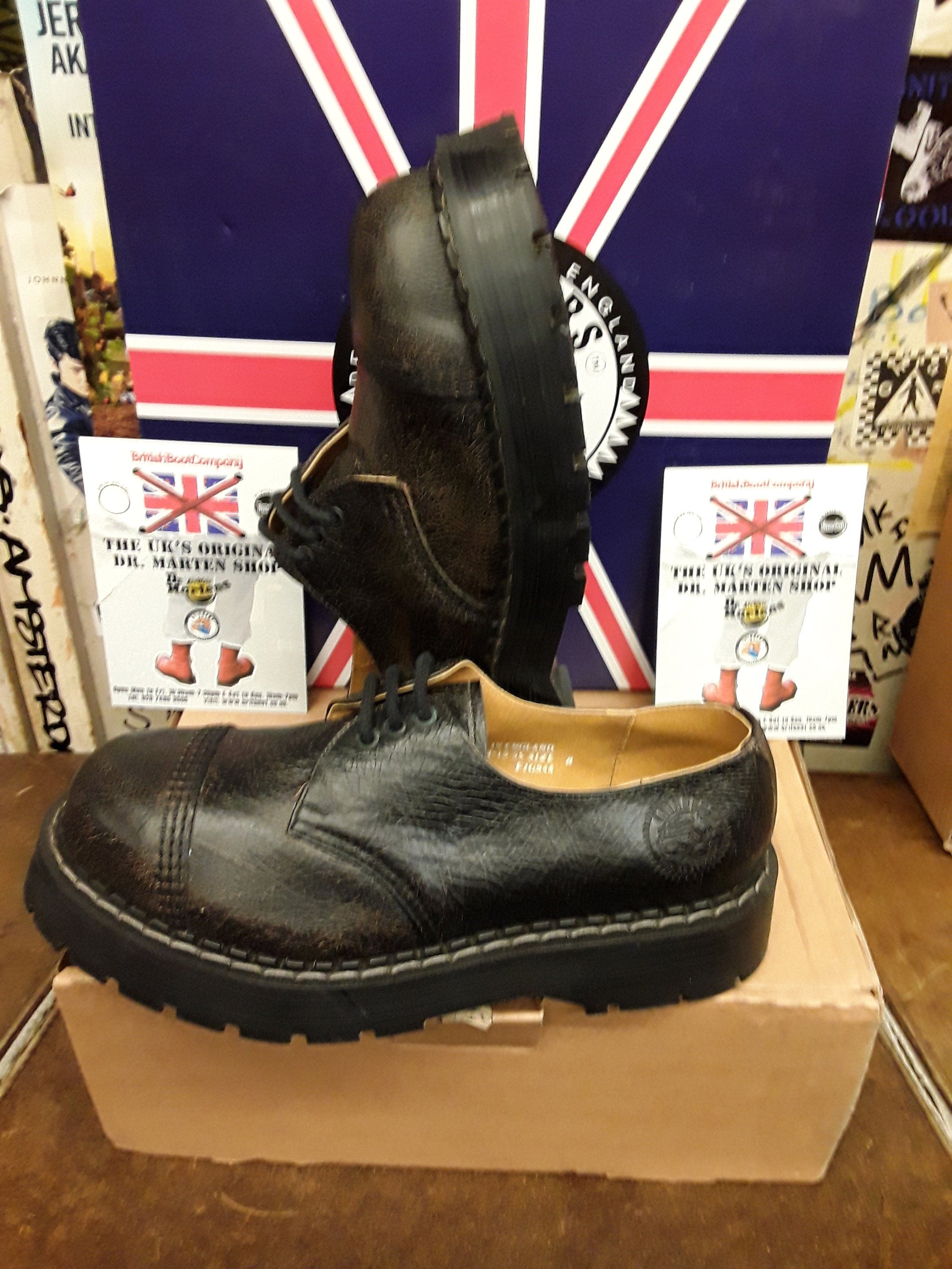 Grinders Boxer Made in England 3 Hole Black Crackle Steel Platform