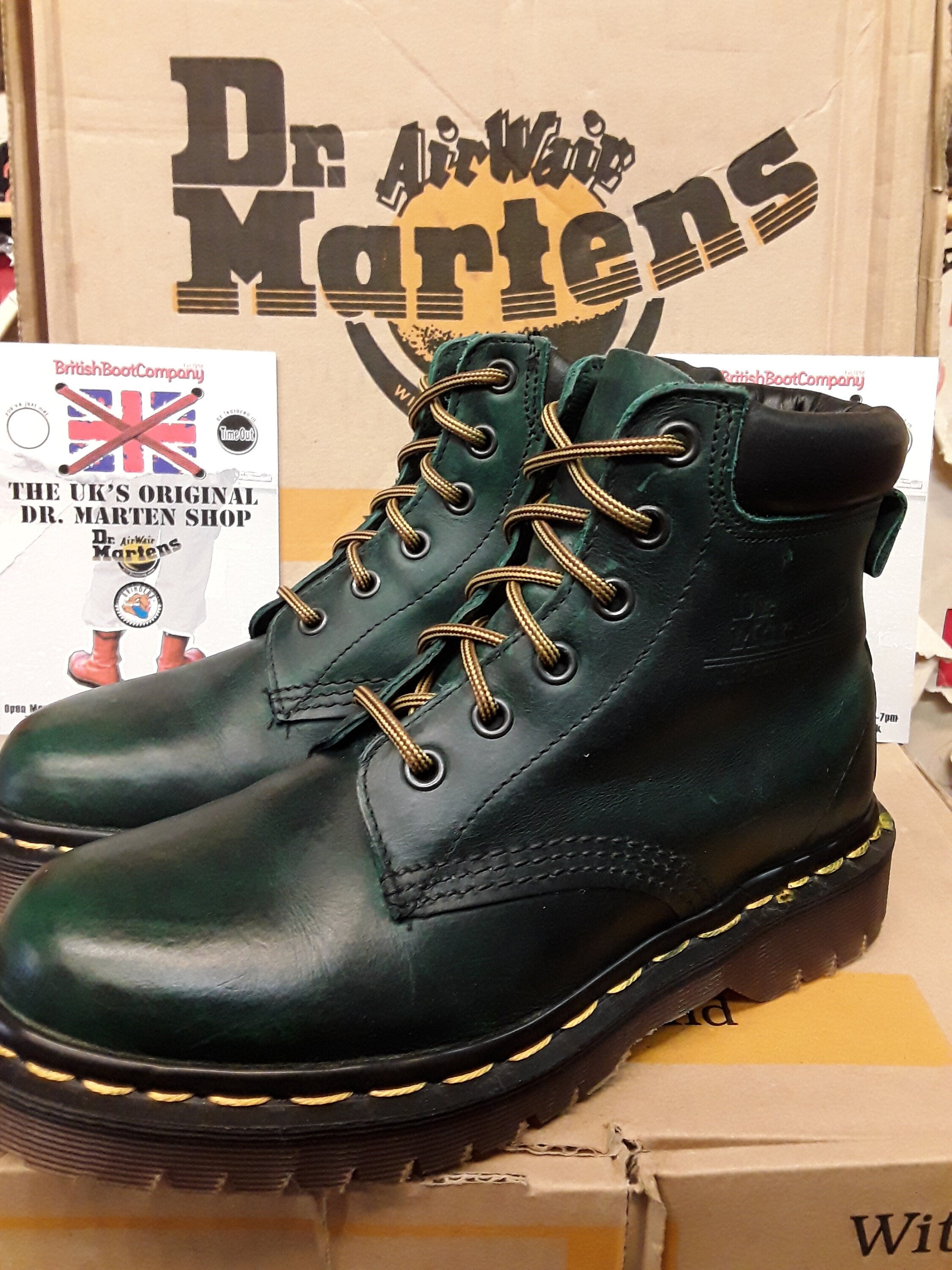 Dr Martens Green waxy 6 hole padded top, vintage, Size 3 Made in 