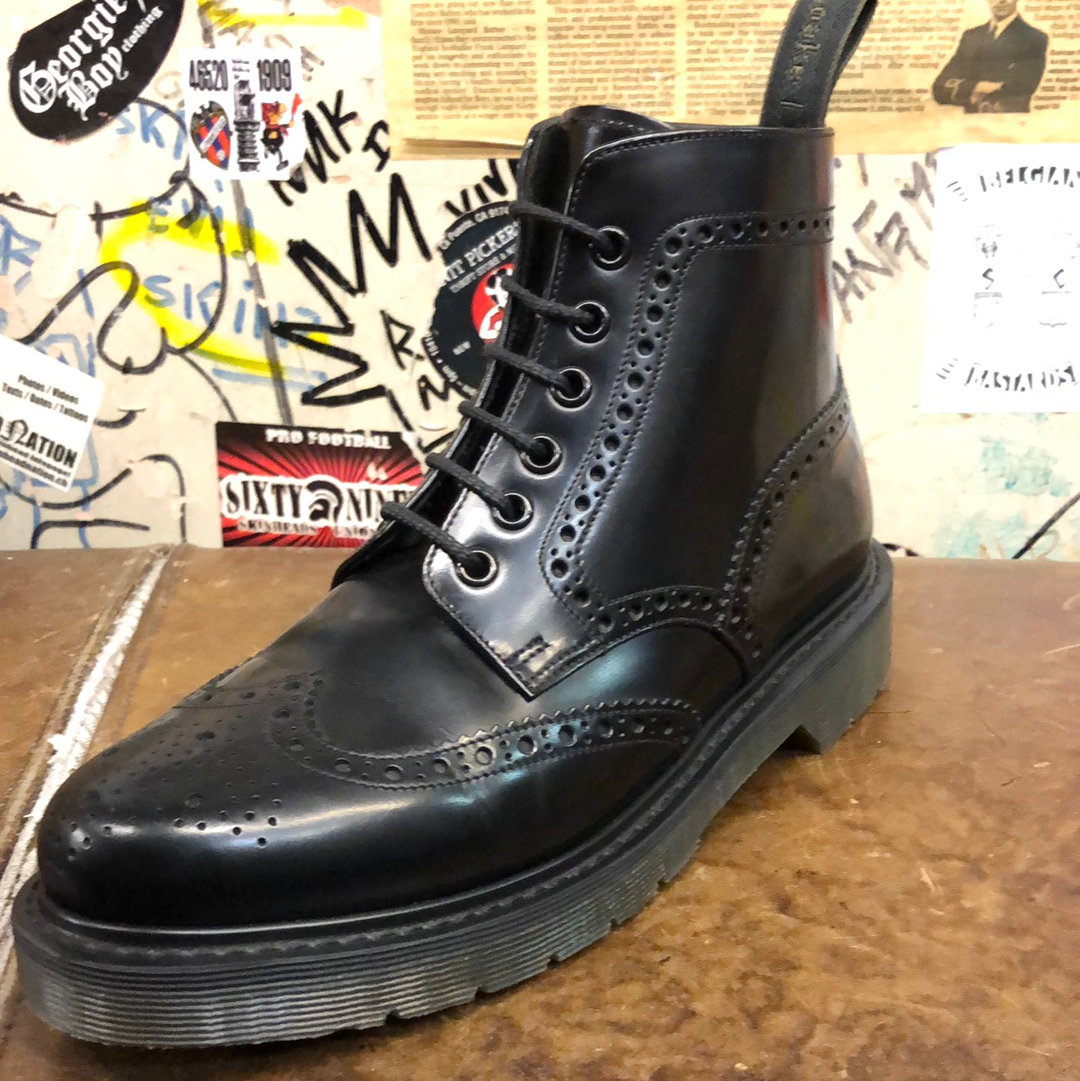 LOAKE - BLACK SMOOTH LEATHER BROGUE BOOT (860)